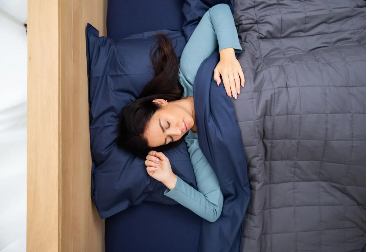 Does 8 Sleep work for hot sleepers? Woman sleeping comfortably on cool blue bedding
